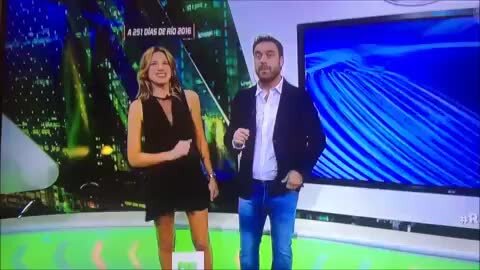 Nice- Fox Sports Reporter Accidentally Flashes Her Panties On Live Television