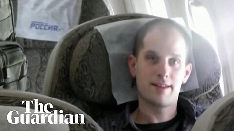 Moment Evan Gershkovich and other released prisoners board plane leaving Russia| TP