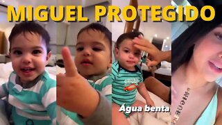 BABAL COM ÁGUA BENTA E CUIDANDO DA PROTEÇÃO DO MIGUEL