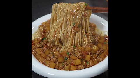 Stewed noodles with potato minced meat,Children love to eat So delicious