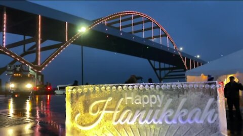 Hundreds gather at the Hoan Bridge to light the final candle celebrating Hanukkah