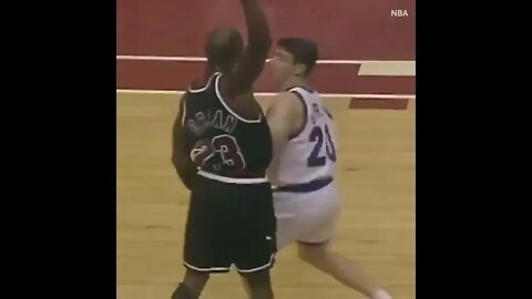 Michael Jordan ball fakes 🤯🐐