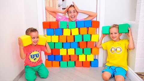 Nikita, Vlad and Mom Play with colored cubes