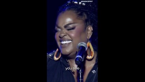 R&B singer Jill Scott facing the wrath of patriots after she desecrated the Star-Spangled Banner