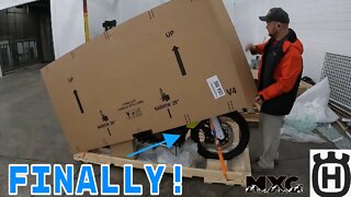 The FIRST Husqvarna Norden 901 Unboxing on YOUTUBE! (Excited)