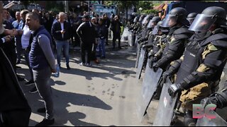 Kosovo Serbs trying to take over municipality building clash with police