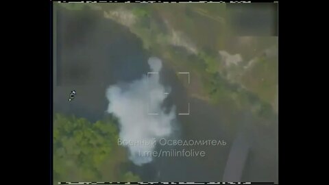 Russian artillery destroys Ukrainian pontoon crossings on the Izyum front