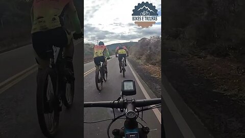 Vamos voando baixo nos estradões e no asfalto - BIKES E TRILHAS #shorts #bike #mtb