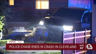 Police chase ends in crash in Cleveland