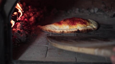 How to make pizza Calzone