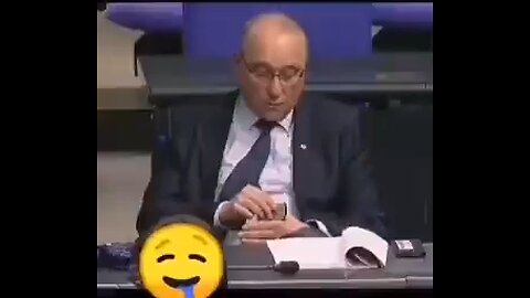 EU Parliament official does “coke” while in session