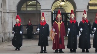 Shouter and the trumpet 🎺 player #horseguardsparade