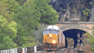 CSX Autorack Train Crosses the Potomac River