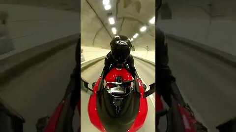 Who loves riding through tunnels? 🏍💨