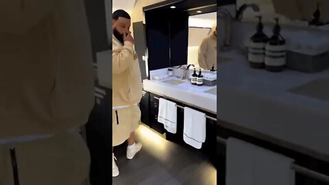 DJ Khaled feeling like (DRAKE) 😬