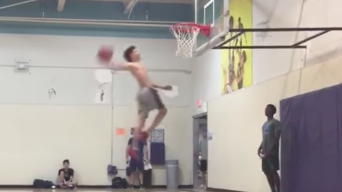 LaMelo Ball Gets Up for INSANE Dunk!