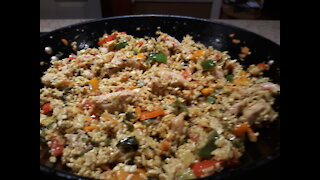 Curry fried rice w/leeks chicken breast, peppers & carrots