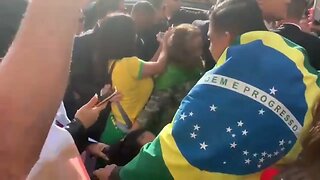 NUNCA VI ISSO - BOLSONARO É SUCESSO NO MUNDO TODO