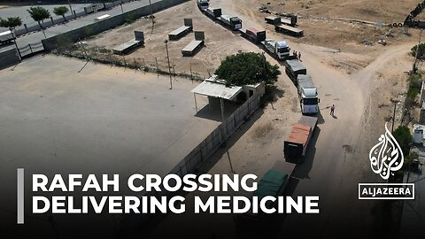 Rafah crossing into Gaza_ Red crescent delivering medicine and food
