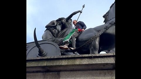 ‘It Only Takes One’: British Man Takes Righteous Action After Palestinian Flag Gets Dr