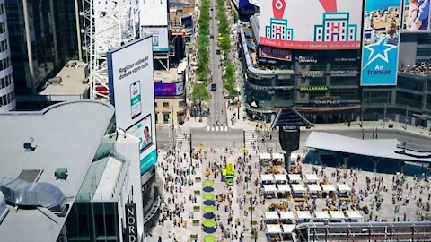 Toronto Is Officially Transforming Parts Of Yonge Street Into Car-Free Zones (PHOTOS)