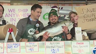 Matt Hasselback says Lions have a chance to beat Seahawks, as Brad Galli reports from a fish market