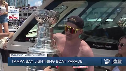 Blake Coleman lifts Stanley Cup LIVE during Bolts boat parade