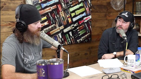 Fact-Check: Phil Is Not a CBD Oil CEO, Women Who Hunt & How Jase Ended Up in Handcuffs | Ep 188