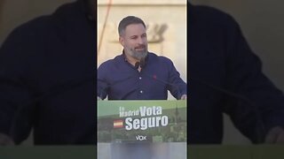 ASÍ LE DIO LA BIENVENIDA SANTIAGO ABASCAL A MARÍA FERNANDA CABAL EN ESPAÑA