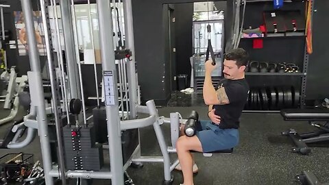 Single Arm Cable Lat Pulldown