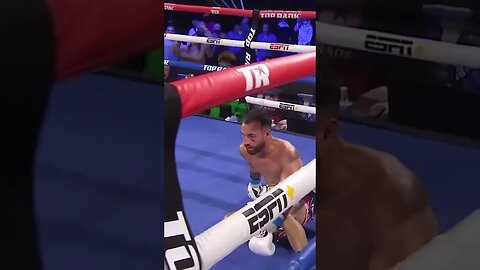 Emanuel Navarrete stopped Christopher Diaz in the final seconds to retain his Featherweight title 🏆
