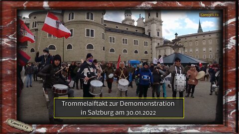 Trommelauftakt & Polizisten mit Ehre für die Demonstration in Salzburg 30.01.2022