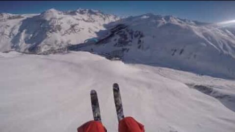 Speed-riding sulle montagne della Val-d'Isère, Francia