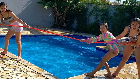 DESAFIO DA CORDA NA PISCINA/ cabo de guerra ! 3 irmãs demais