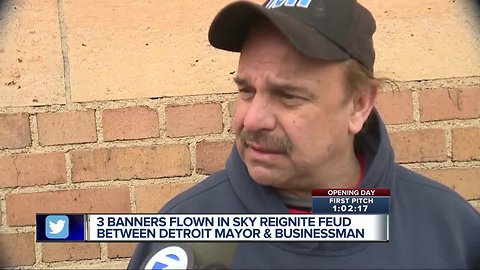 3 banners flown in sky reignite feud between Detroit mayor & businessman