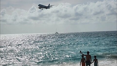 Plane Watching Paradise: Sint Maarten's Thrilling Aviation Spectacle