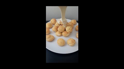 Delicious recipes: How to make Pyramid Cream Puffs from scratch.