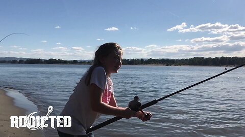 9 Year Old Girl Lands Big Summer Chinook Salmon on the Columbia River