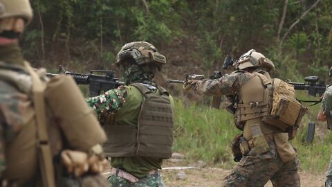 Recon Marines Conduct CQB Range with Philippine Marines - Balikatan 22