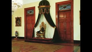 Sala do Trono, em Petrópolis. De Isabel I, legitimamente, o trono aguarda o Monarca da Restauração