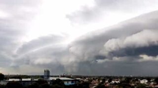 Un nuage mystérieux géant aperçu au-dessus de Sidney