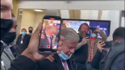 Lindsey Graham Confronted At Airport By Angry DC Crowd Calling Him "Traitor!"