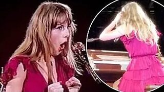 Taylor Swift got scared as her pino started playing itself