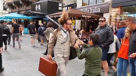 Street performer's "frozen in time" stance will totally blow your mind!!