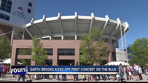 Garth Brooks kicks off first night of concerts on the blue