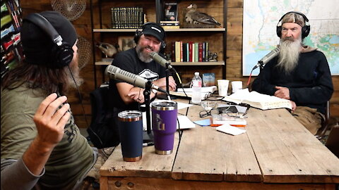 Jase Almost Sets Missy on Fire, Phil Is Not Country Club Material & Impress God, Not People | Ep 226