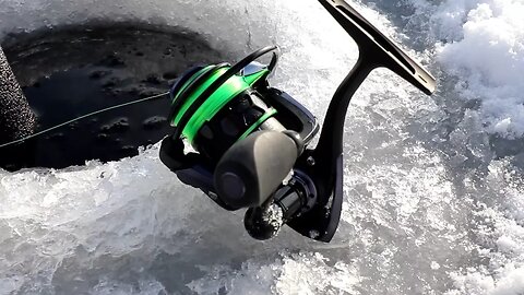 Piscifun Venom Reel review | Ice Fishing for CRAPPPIE 12-18-2017