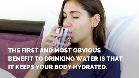 This Is What Will Happen to Your Face if You Drink 8 Glasses of Water Per Day