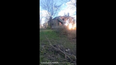 TOS-1A heavy flamethrower launches 220 mm thermobaric rockets at AFU positions in Severodonetsk