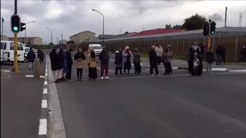 SOUTH AFRICA - Cape Town - Cape Total Shut Down in Bonteheuwel (KAY)